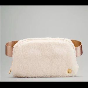 20 Item Lululemon Resale Lot! Including NWT Ivory belt bag!